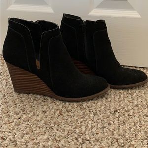 Lucky wedge booties 7.5